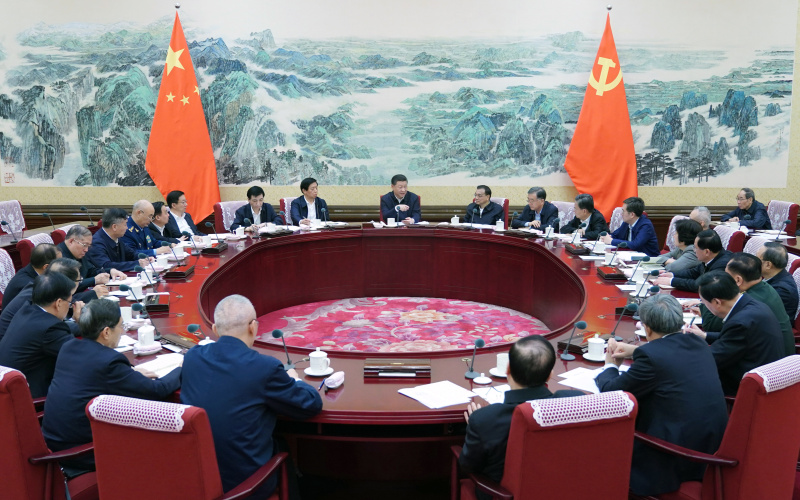 　　12月25日至26日，中共中央政治局召開民主生活會，中共中央總書記習(xí)近平主持會議并發(fā)表重要講話。新華社記者 謝環(huán)馳 攝